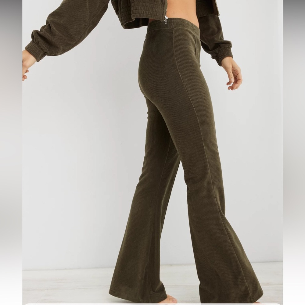 NWT Aerie Groove on Rib Velour Flare Pants